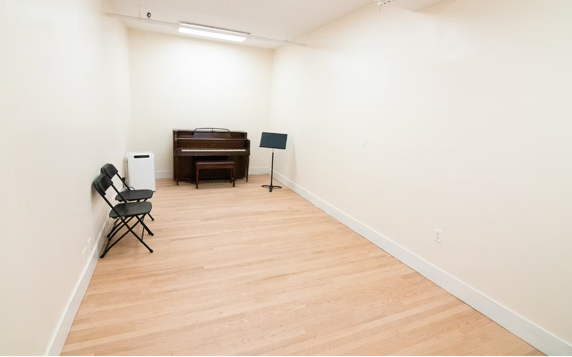 Studio 2: 22’ x 12’